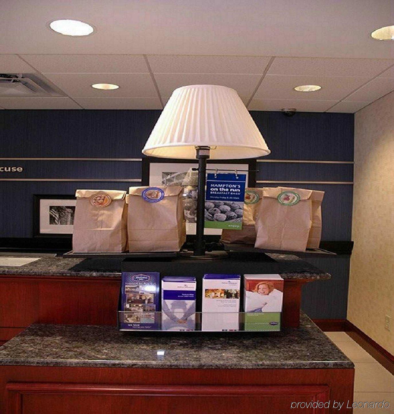 Hampton Inn Syracuse Clay Ливерпуль Интерьер фото